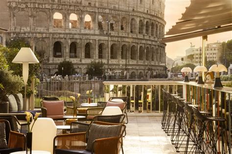 restaurants with view of colosseum.